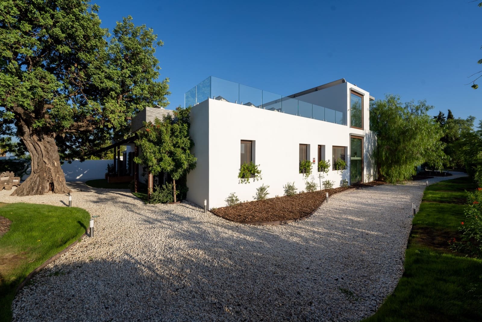 5 bedroom Villa for sale in Benahavis with pool garage - € 3,950,000 (Ref: 9245832)