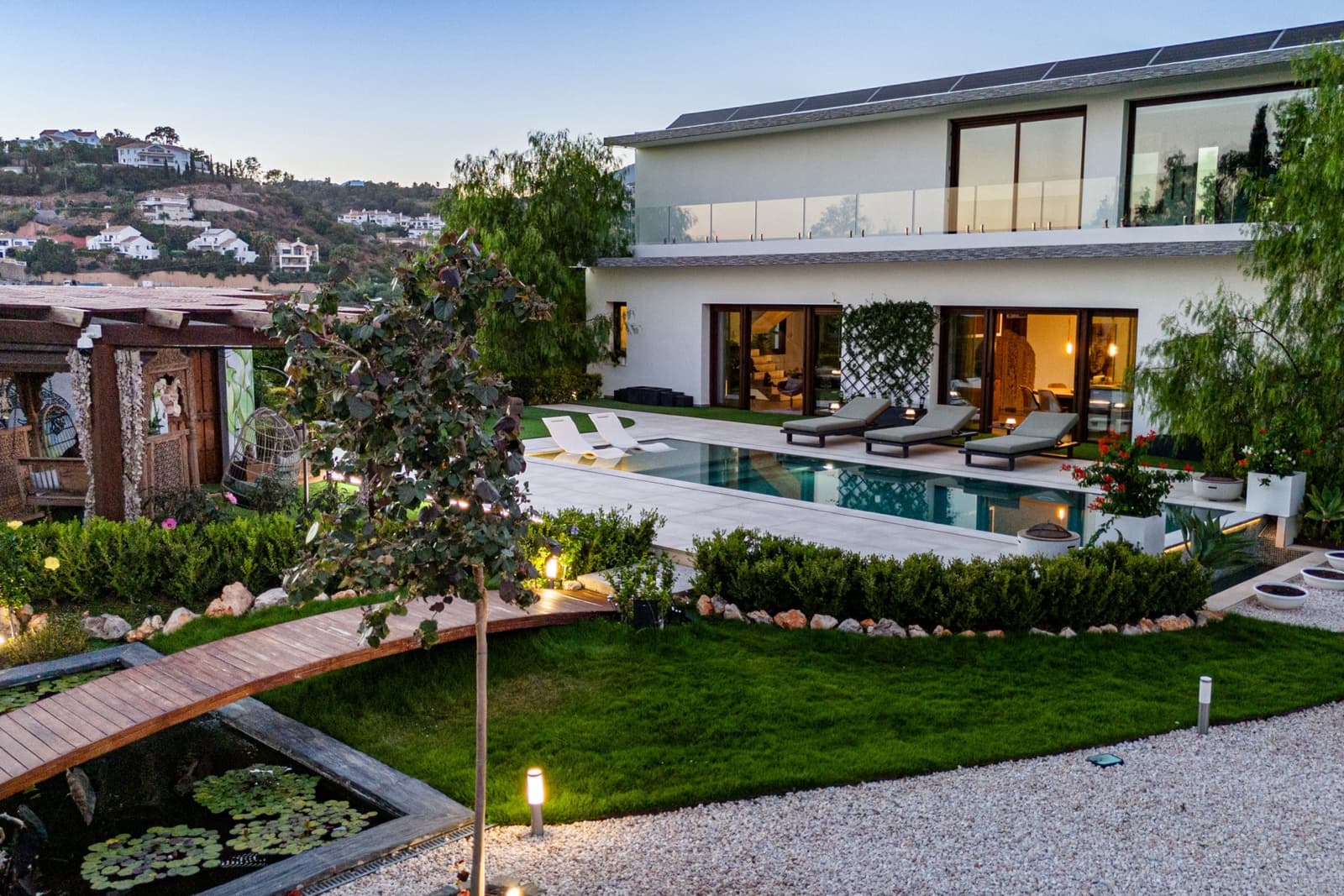 5 bedroom Villa for sale in Benahavis with pool garage - € 3,950,000 (Ref: 9245832)