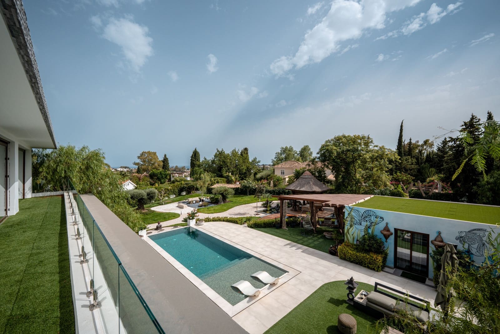 5 bedroom Villa for sale in Benahavis with pool garage - € 3,950,000 (Ref: 9245832)