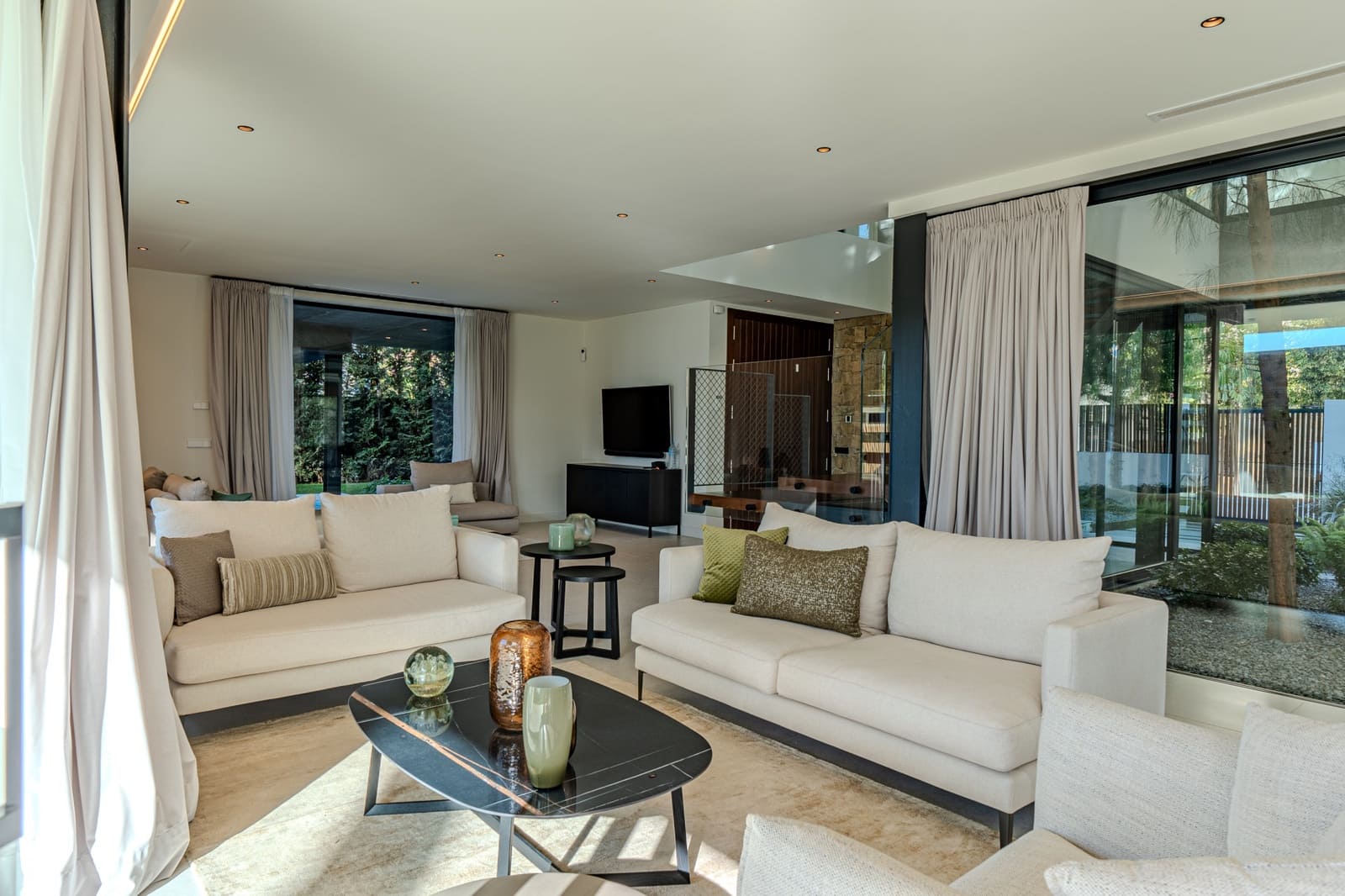 5 bedroom Villa for sale in Marbella with pool garage - € 3,850,000 (Ref: 9245834)