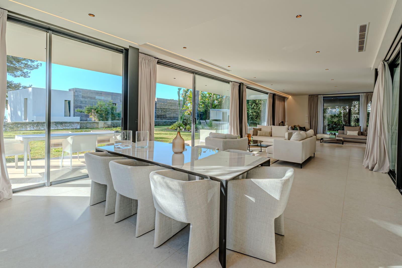 5 bedroom Villa for sale in Marbella with pool garage - € 3,850,000 (Ref: 9245834)