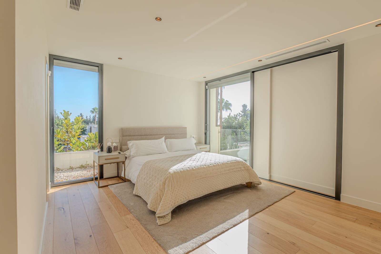 5 bedroom Villa for sale in Marbella with pool garage - € 3,850,000 (Ref: 9245834)