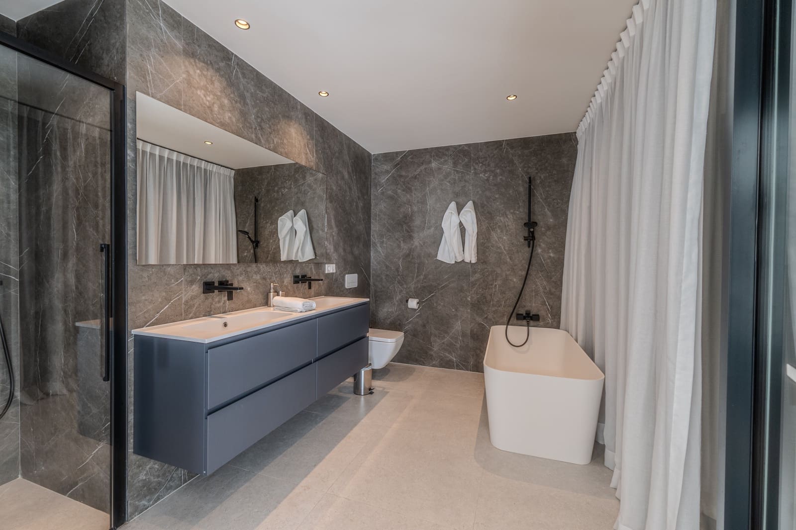 5 bedroom Villa for sale in Marbella with pool garage - € 3,850,000 (Ref: 9245834)