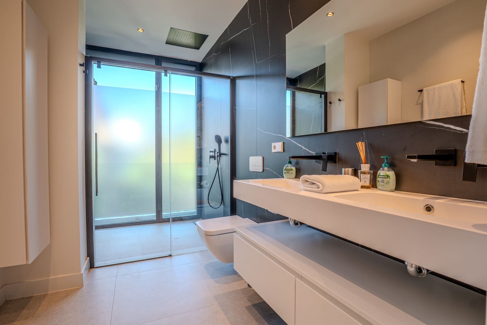 5 bedroom Villa for sale in Marbella with pool garage - € 3,850,000 (Ref: 9245834)