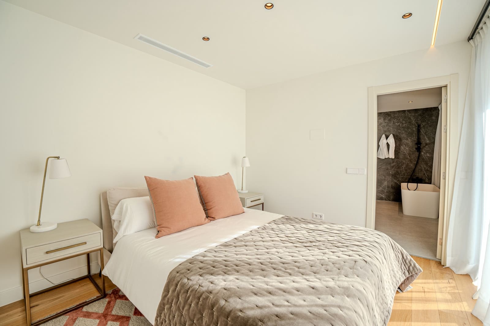 5 bedroom Villa for sale in Marbella with pool garage - € 3,850,000 (Ref: 9245834)