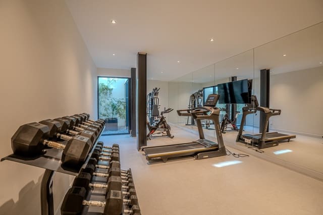 5 soverom Villa til salgs i Marbella med svømmebasseng garasje - € 3 850 000 (Ref: 9245834)