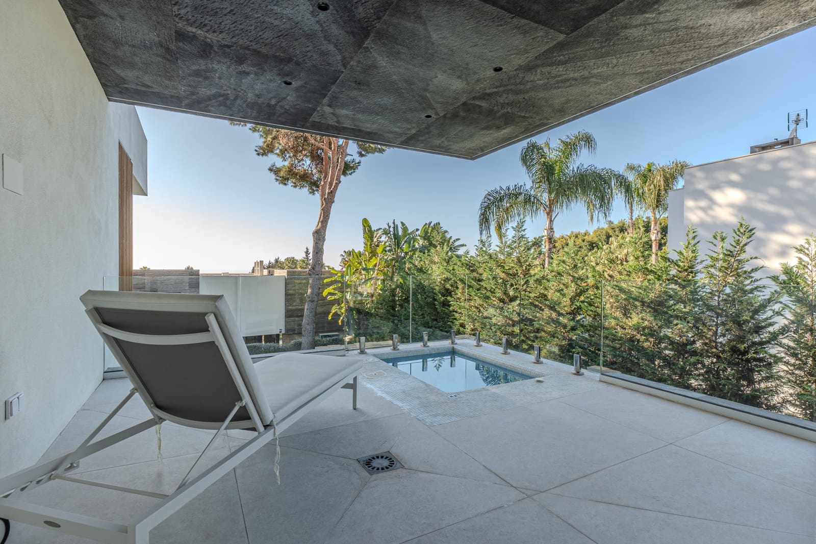 5 bedroom Villa for sale in Marbella with pool garage - € 3,850,000 (Ref: 9245834)