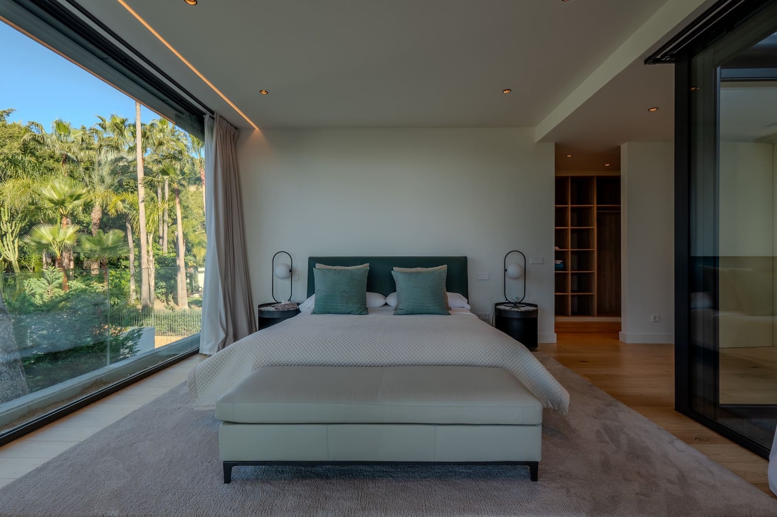 5 bedroom Villa for sale in Marbella with pool garage - € 3,850,000 (Ref: 9245834)