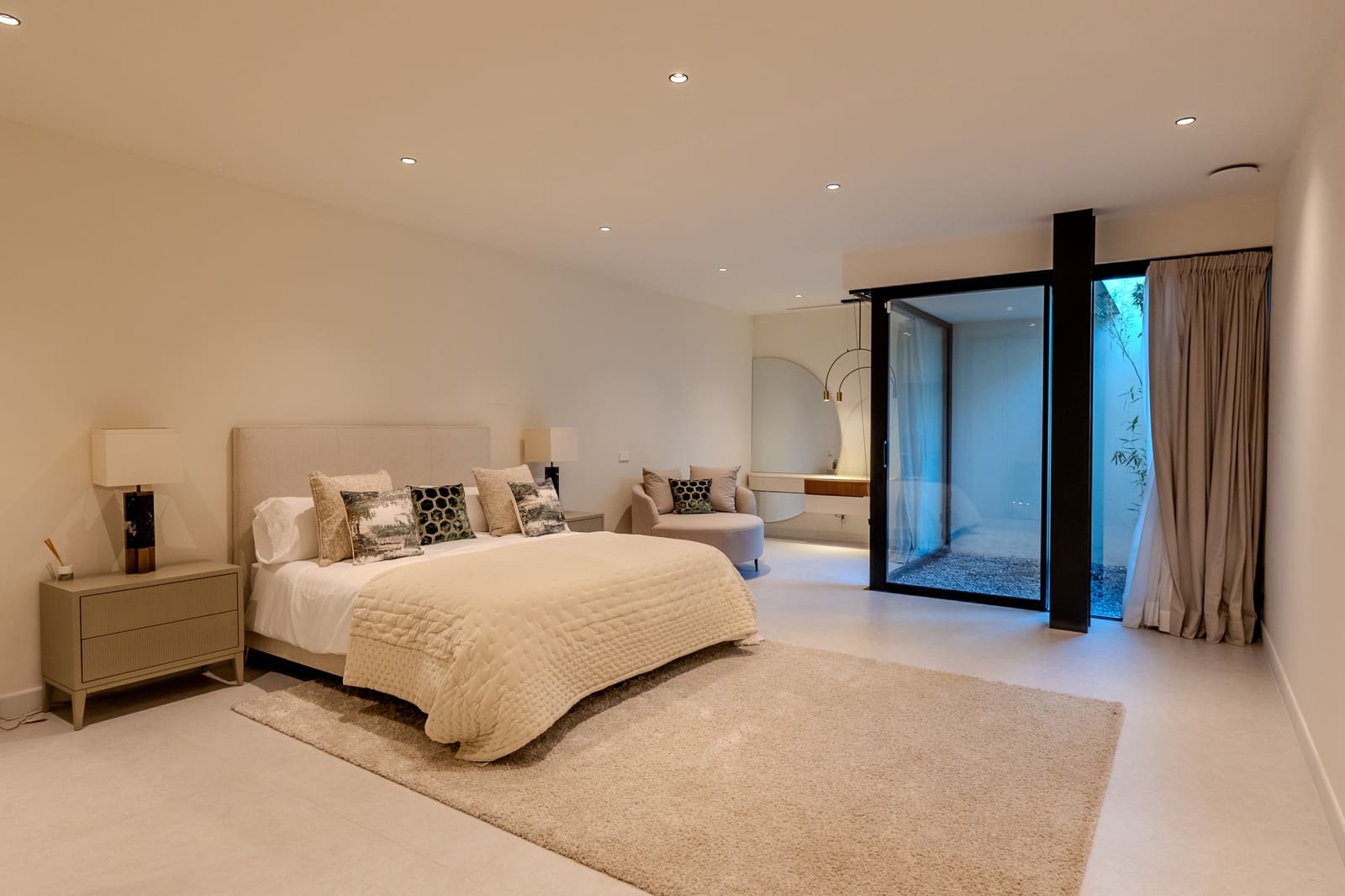 5 bedroom Villa for sale in Marbella with pool garage - € 3,850,000 (Ref: 9245834)