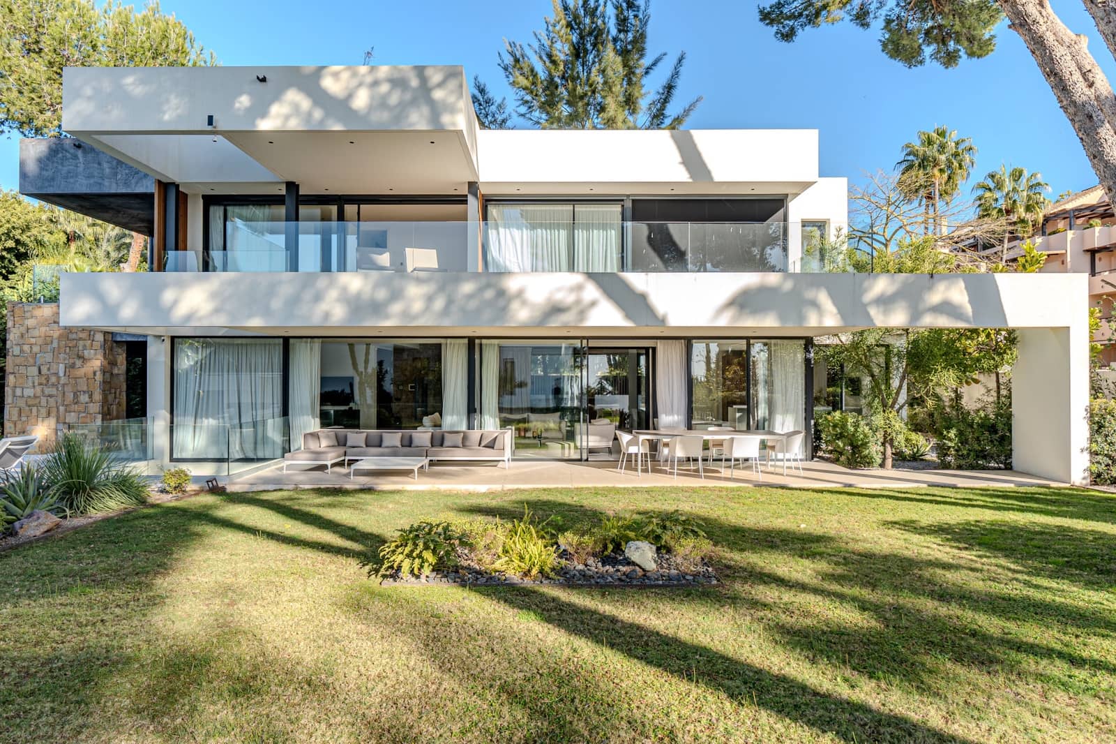 5 bedroom Villa for sale in Marbella with pool garage - € 3,850,000 (Ref: 9245834)