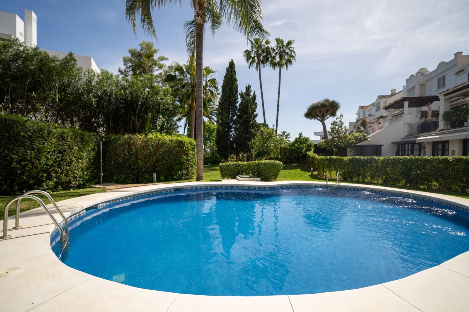 4 bedroom Townhouse for sale in Marbella with pool garage - € 1,695,000 (Ref: 9245835)
