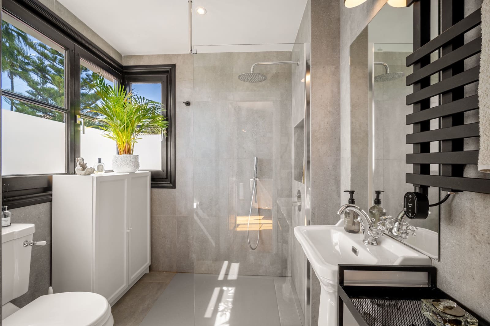4 bedroom Townhouse for sale in Marbella with pool garage - € 1,695,000 (Ref: 9245835)