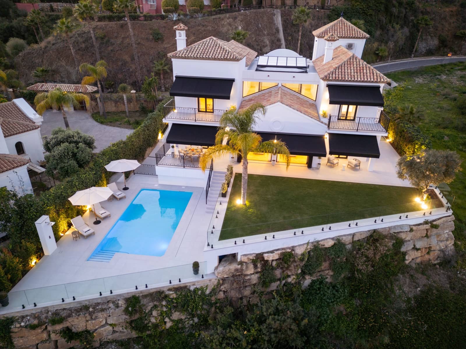 5 bedroom Villa for sale in La Quinta with pool garage - € 4,900,000 (Ref: 9245839)