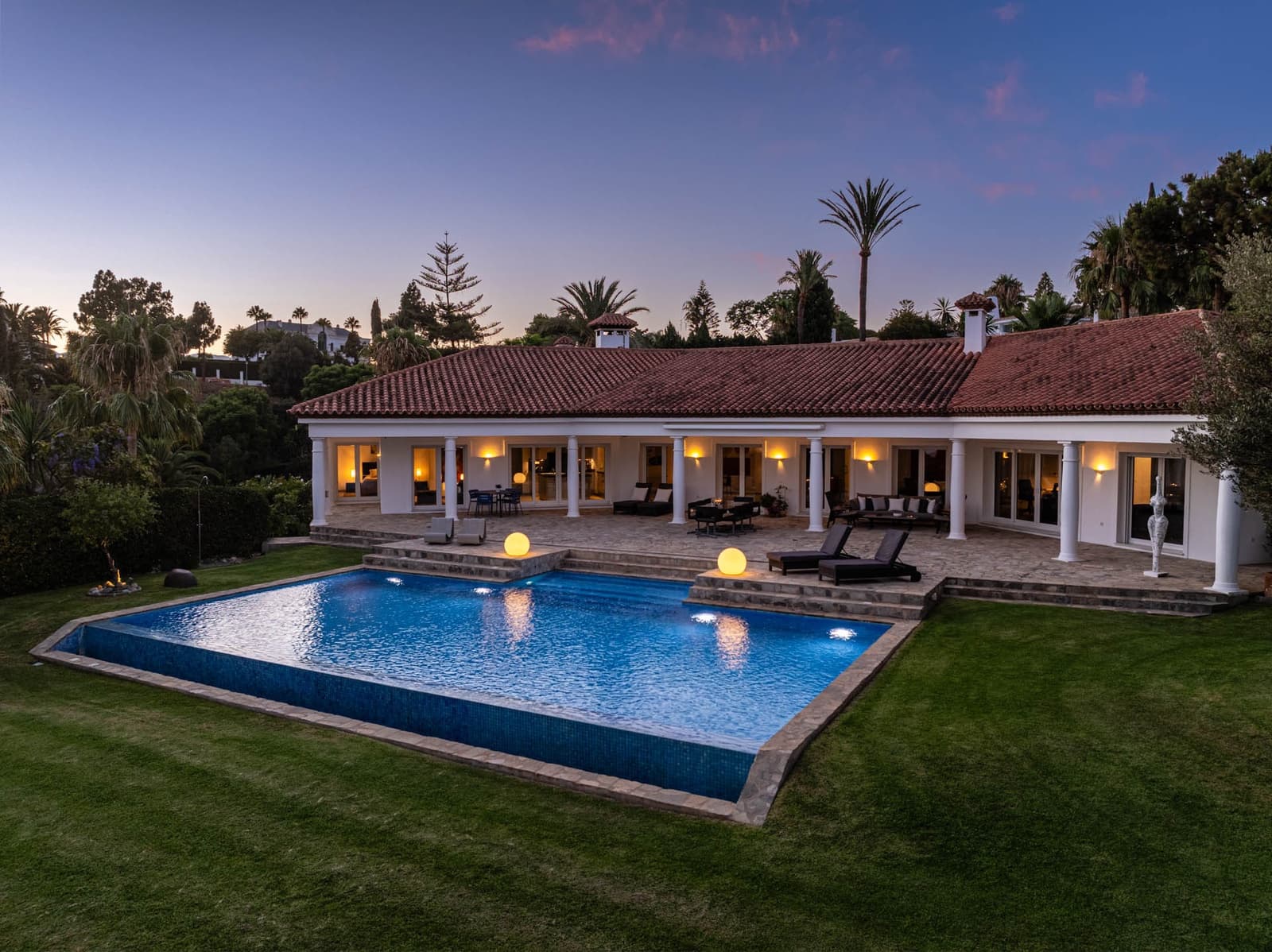 4 Zimmer Villa zu verkaufen in Marbella mit Pool Garage - 3.600.000 € (Ref: 9245840)