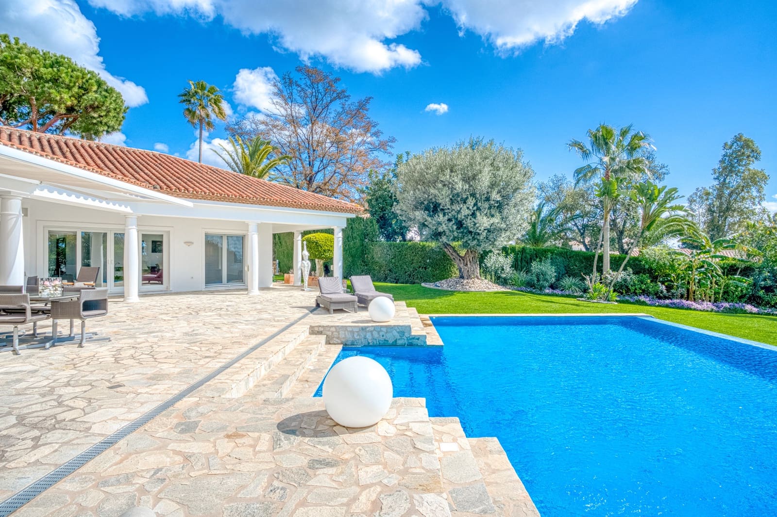 Chalet de 4 habitaciones en Marbella en venta con piscina garaje - 3.600.000 € (Ref: 9245840)