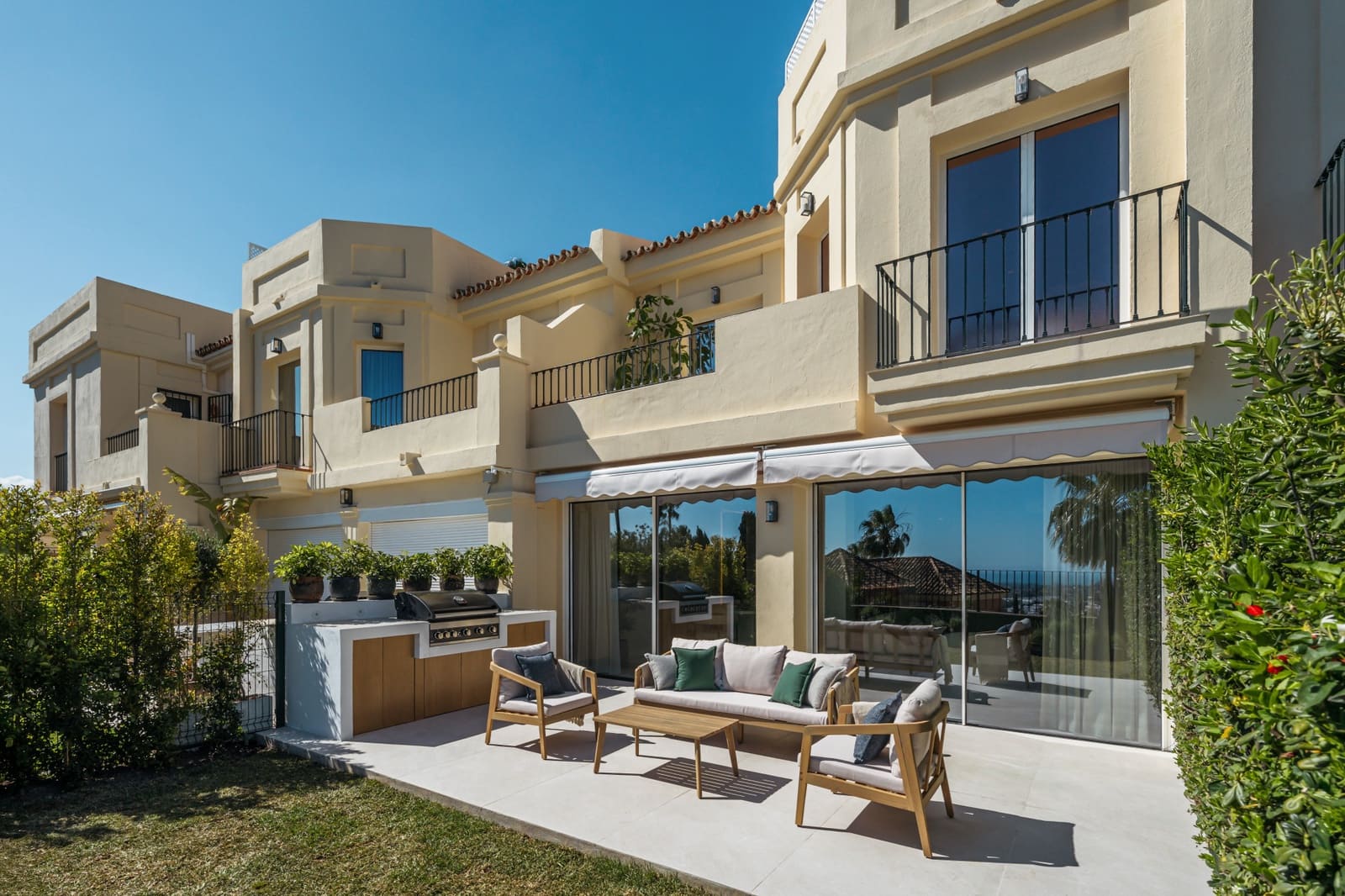 3 soveværelse Byhus til salg i La Quinta med swimmingpool garage - € 1.750.000 (Ref: 9245843)
