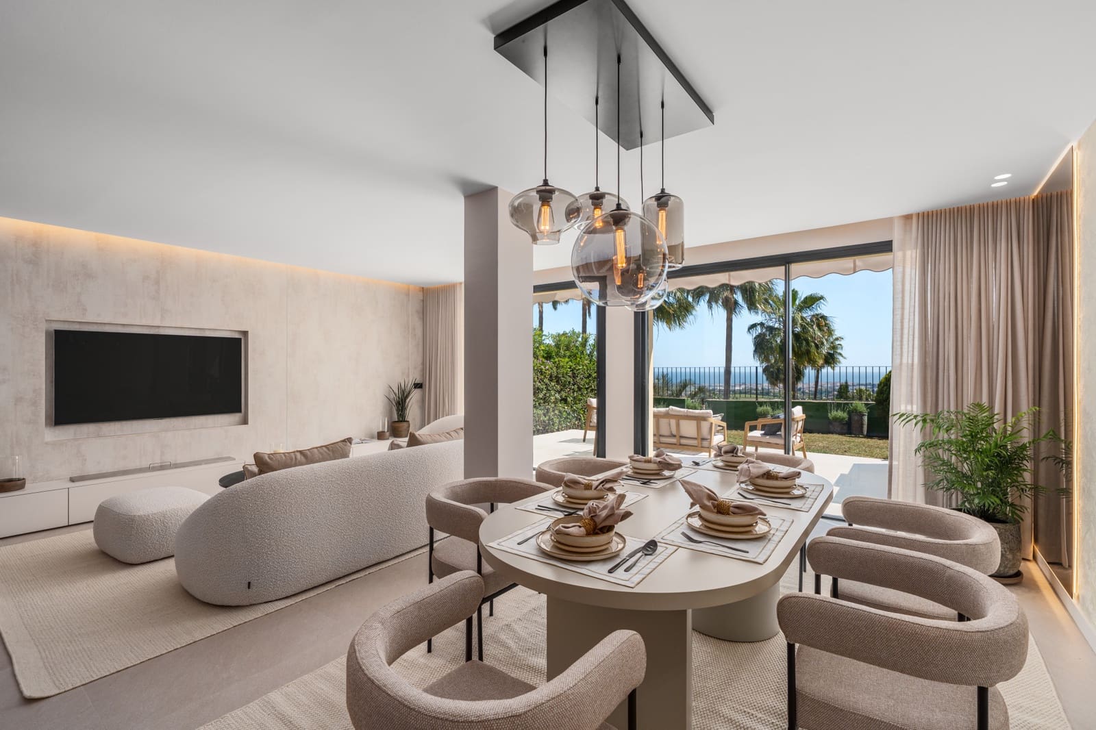3 soveværelse Byhus til salg i La Quinta med swimmingpool garage - € 1.750.000 (Ref: 9245843)