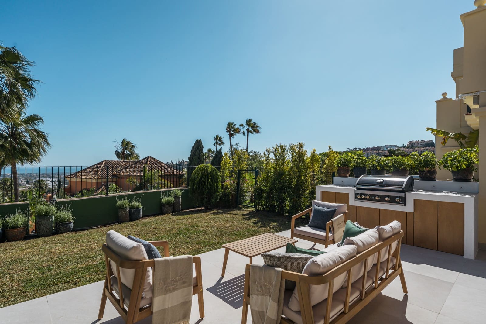 3 soveværelse Byhus til salg i La Quinta med swimmingpool garage - € 1.750.000 (Ref: 9245843)
