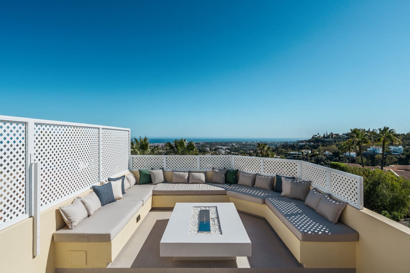 3 soveværelse Byhus til salg i La Quinta med swimmingpool garage - € 1.750.000 (Ref: 9245843)