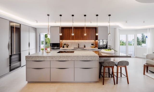 5 soverom Penthouse til salgs i Marbella med svømmebasseng garasje - € 1 995 000 (Ref: 9245844)