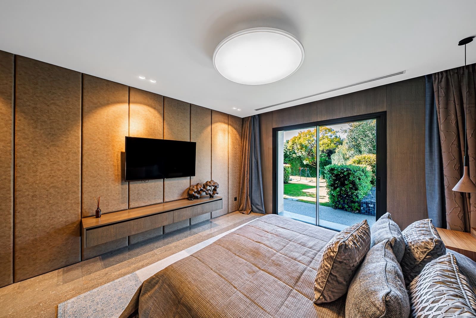 10 soveværelse Villa til salg i Guadalmina med swimmingpool garage - € 12.900.000 (Ref: 9245850)