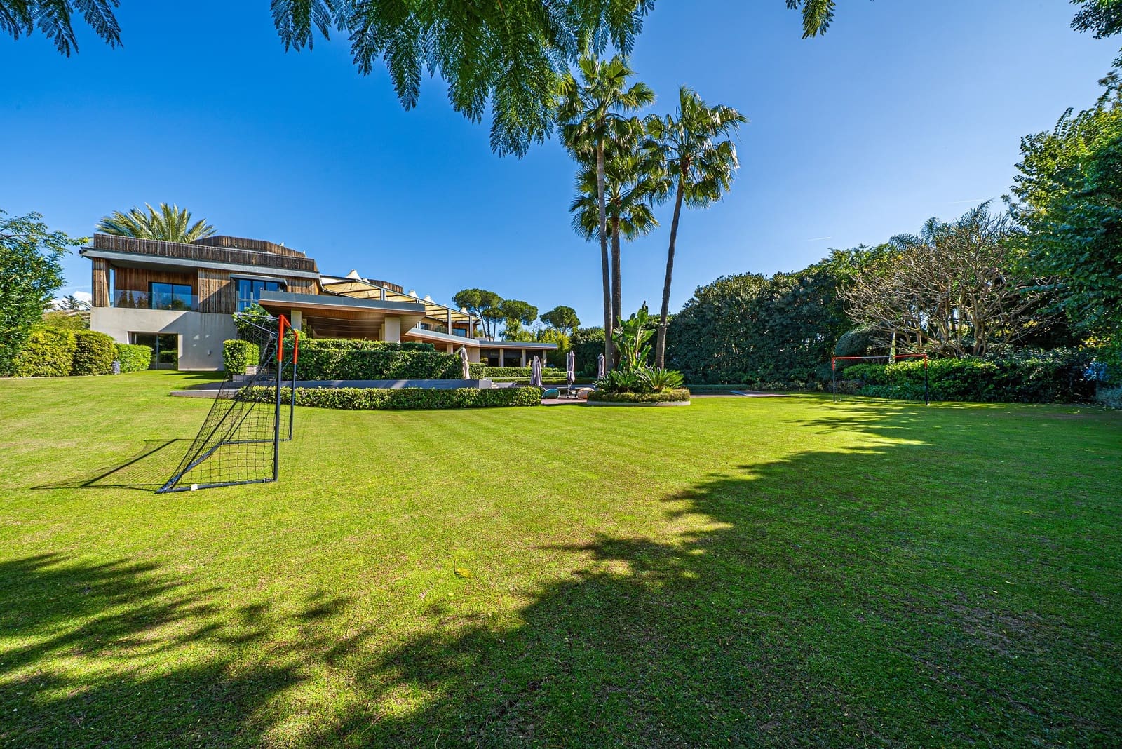 10 soveværelse Villa til salg i Guadalmina med swimmingpool garage - € 12.900.000 (Ref: 9245850)