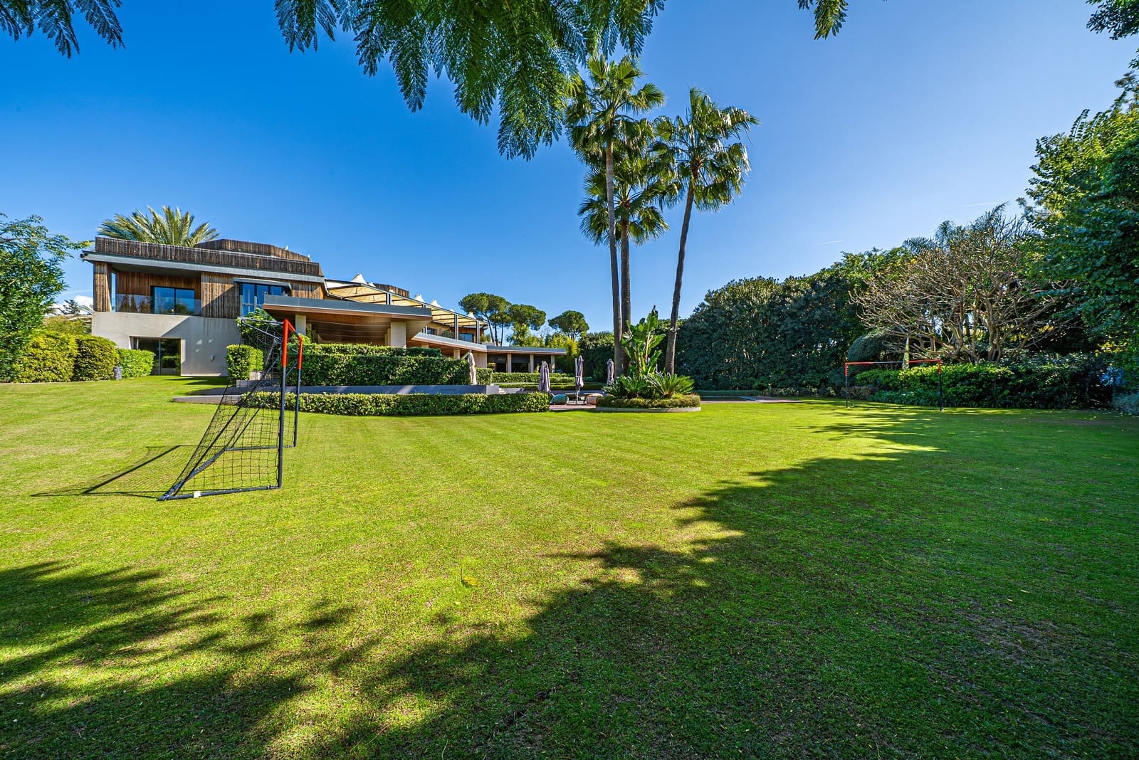 10 bedroom Villa for sale in Guadalmina with pool garage - € 12,900,000 (Ref: 9245850)