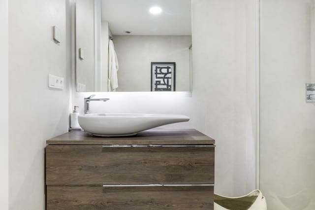 Apartamento de 3 habitaciones en Estepona en venta con piscina garaje - 1.390.000 € (Ref: 9245851)