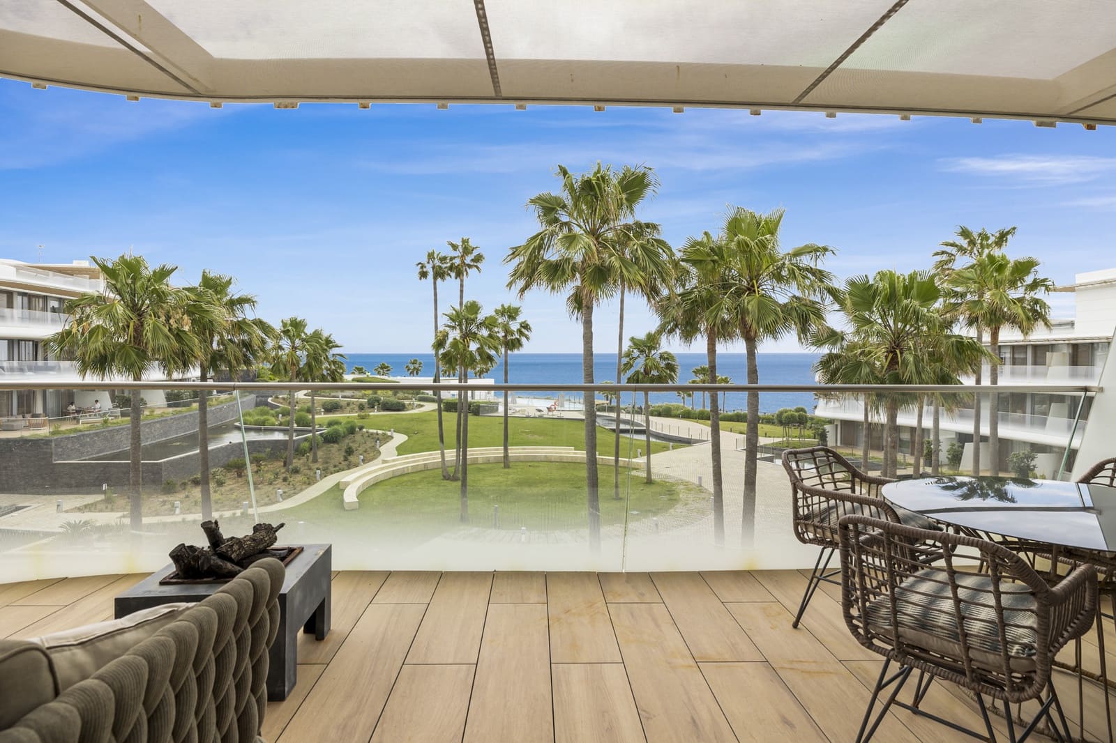 3 bedroom Apartment for sale in Estepona with pool garage - € 1,390,000 (Ref: 9245851)