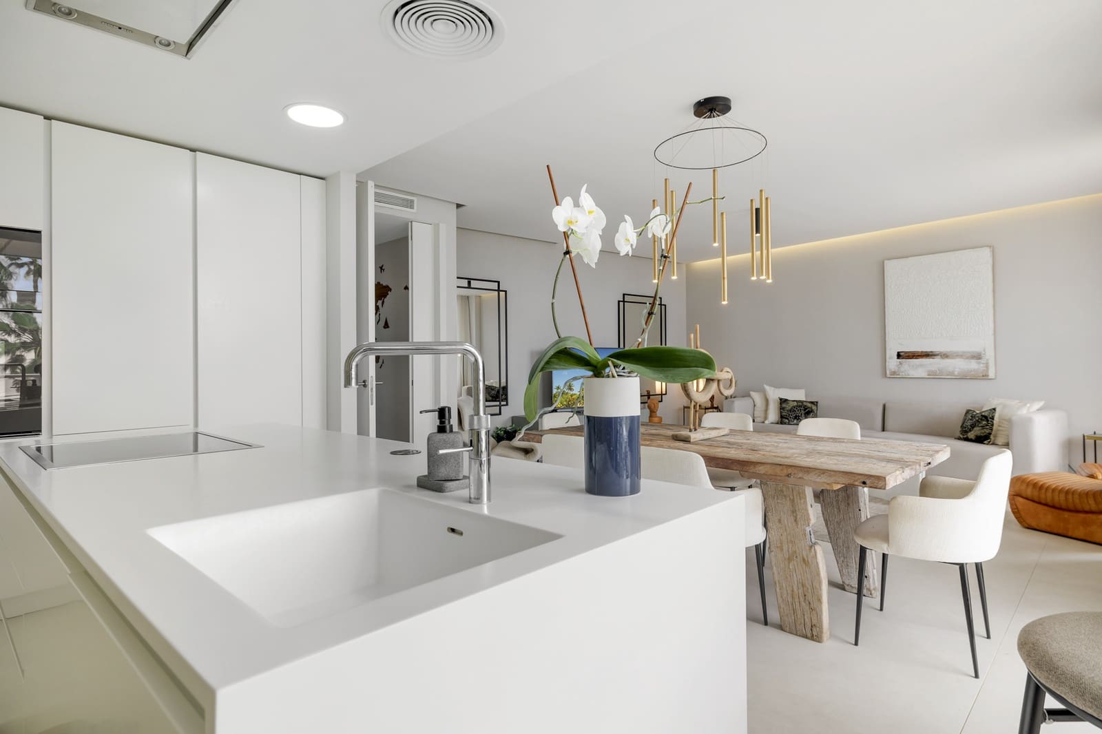 3 bedroom Apartment for sale in Estepona with pool garage - € 1,390,000 (Ref: 9245851)
