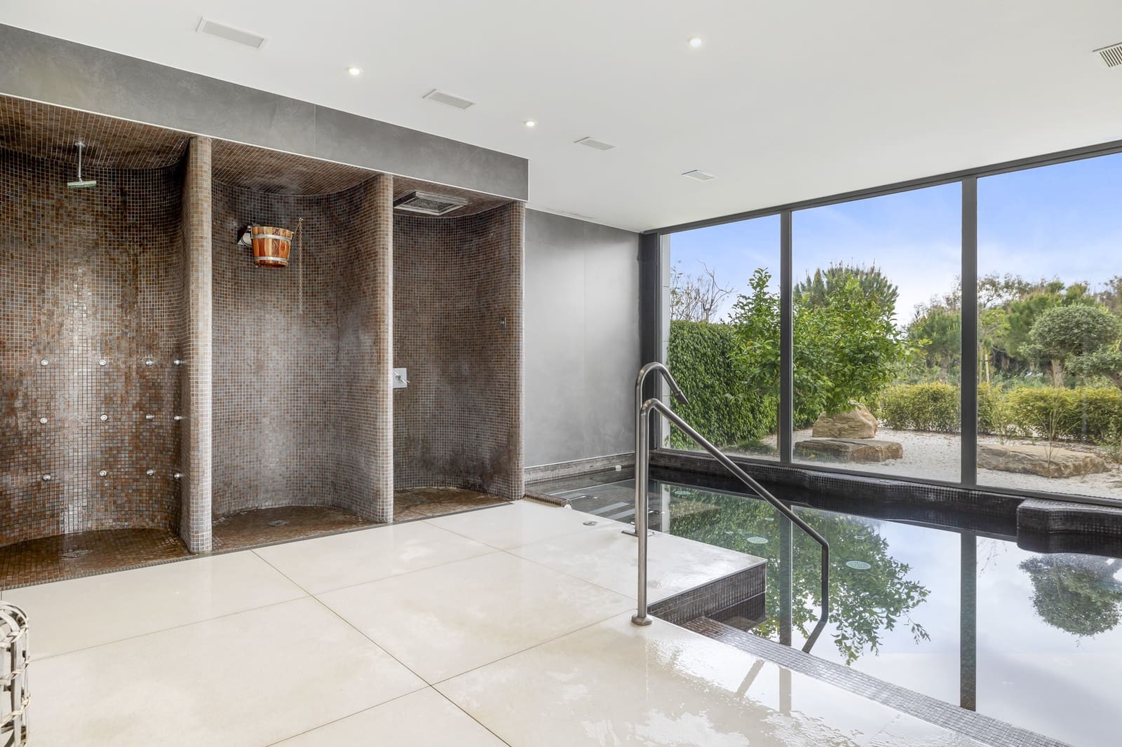 3 bedroom Apartment for sale in Estepona with pool garage - € 1,390,000 (Ref: 9245851)