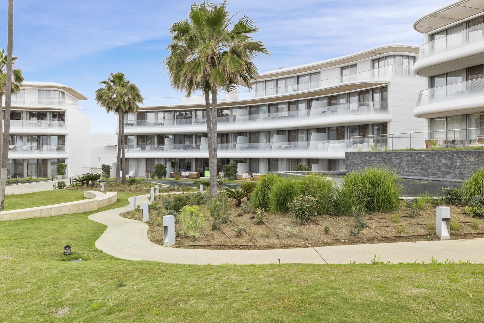 3 bedroom Apartment for sale in Estepona with pool garage - € 1,390,000 (Ref: 9245851)