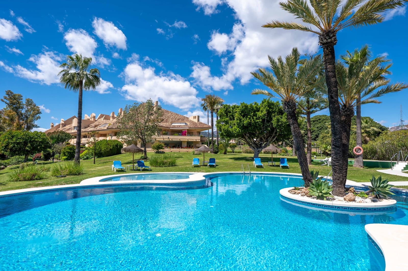 4 chambre Appartement à vendre à Marbella avec piscine garage - 1 295 000 € (Ref: 9245858)