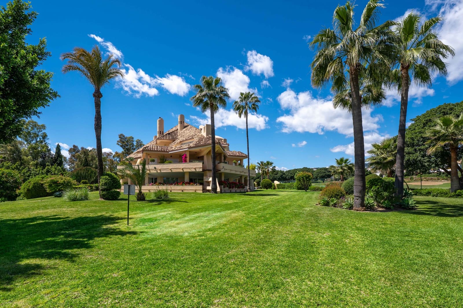 4 chambre Appartement à vendre à Marbella avec piscine garage - 1 295 000 € (Ref: 9245858)