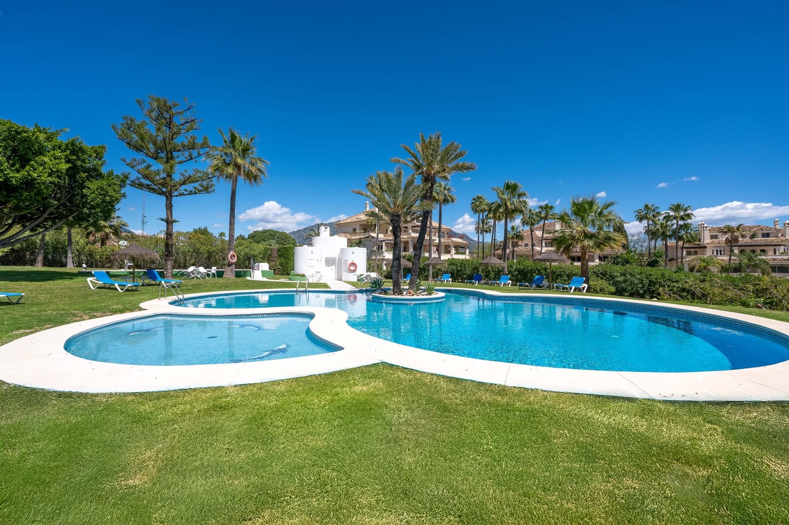 4 soveværelse Lejlighed til salg i Marbella med swimmingpool garage - € 1.295.000 (Ref: 9245858)