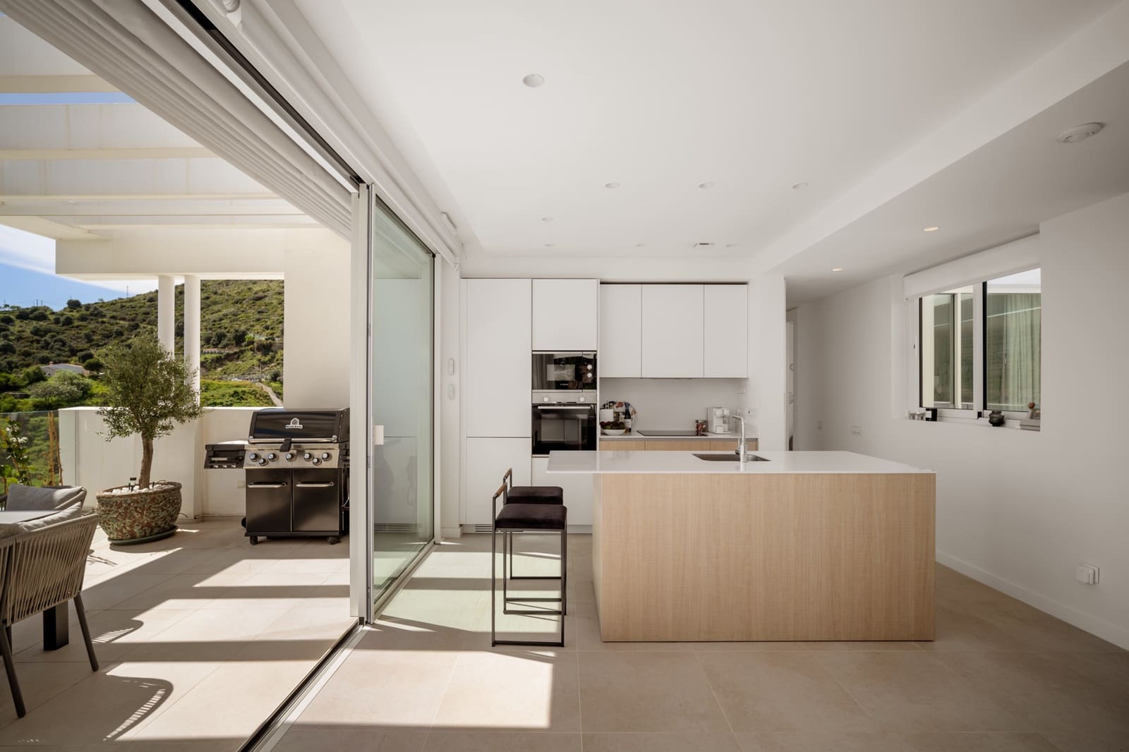 3 chambre Penthouse à vendre à Ojen avec piscine garage - 1 150 000 € (Ref: 9245861)