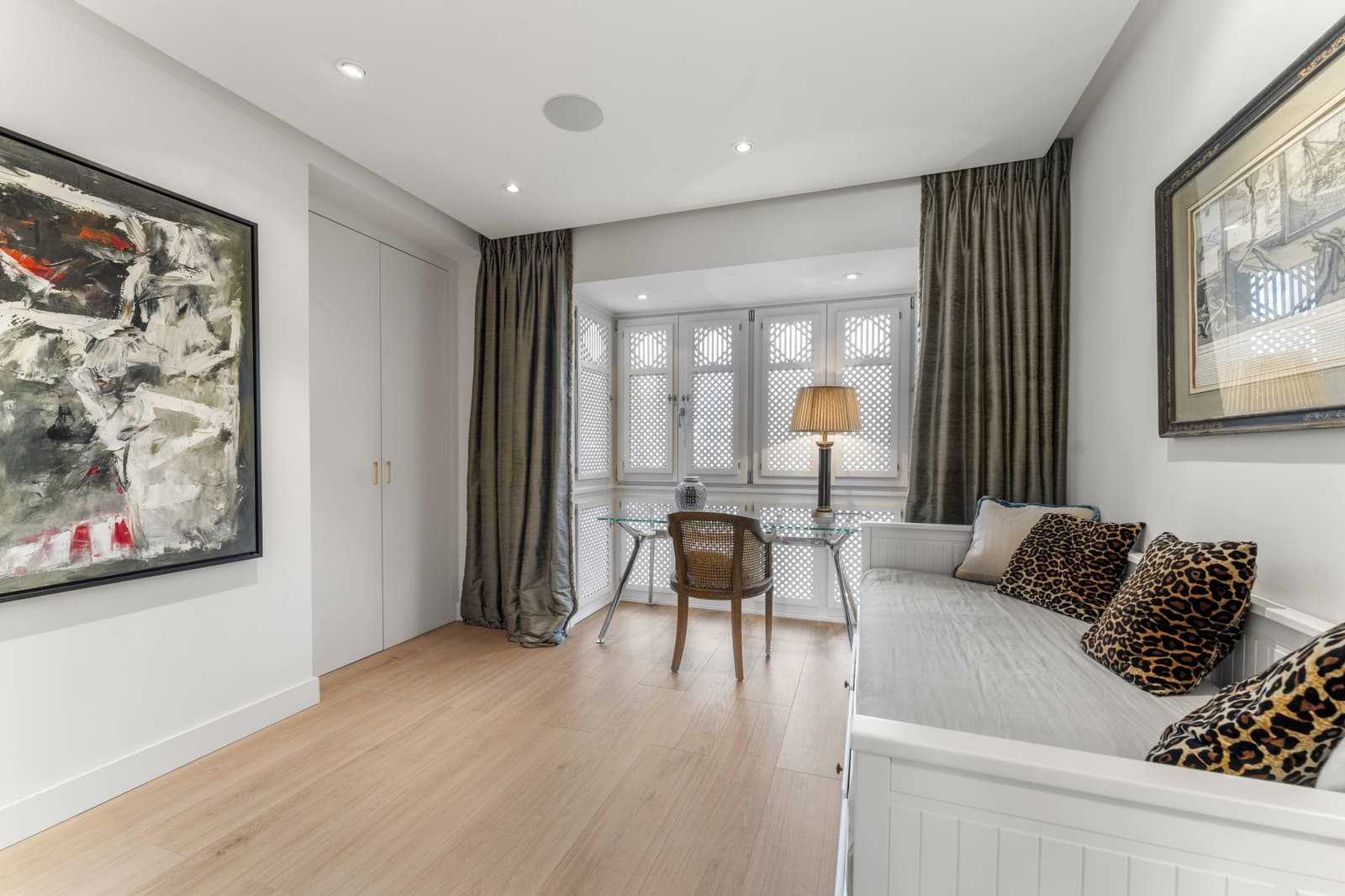 3 sypialnia Apartament na sprzedaż w Marbella z basenem garażem - 3 850 000 € (Ref: 9245862)