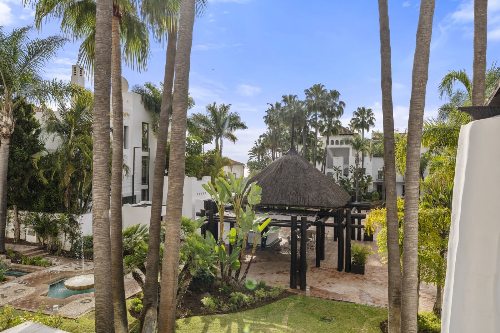 3 sypialnia Apartament na sprzedaż w Marbella z basenem garażem - 3 850 000 € (Ref: 9245862)