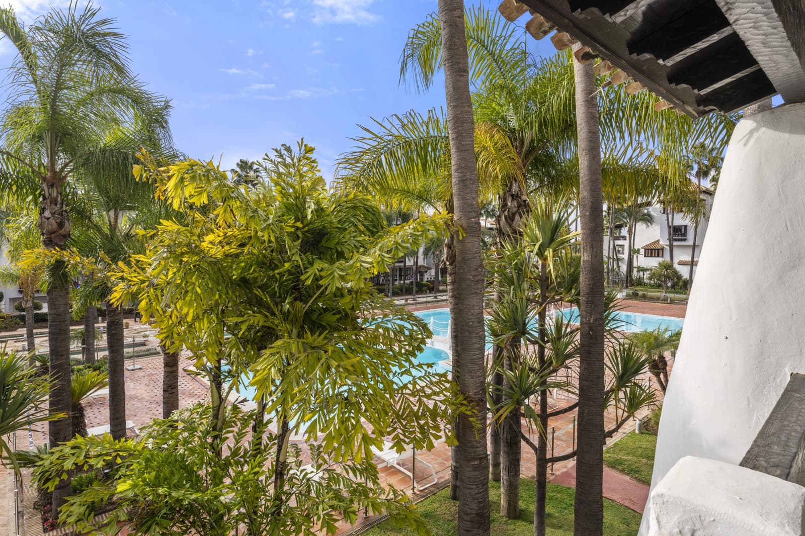 3 sypialnia Apartament na sprzedaż w Marbella z basenem garażem - 3 850 000 € (Ref: 9245862)
