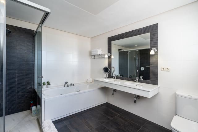 4 Zimmer Villa zu verkaufen in Benahavís mit Pool Garage - 1.795.000 € (Ref: 9245864)