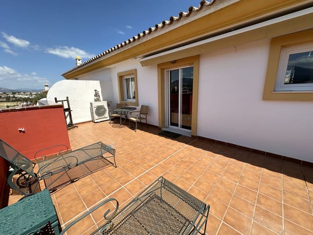 3 bedroom Penthouse for sale in San Pedro de Alcantara, Marbella with garage - € 550,000 (Ref: 9245873)