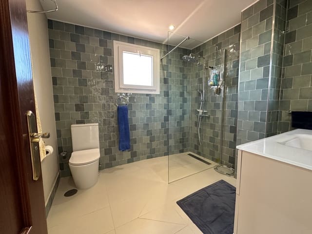 3 bedroom Penthouse for sale in San Pedro de Alcantara, Marbella with garage - € 550,000 (Ref: 9245873)