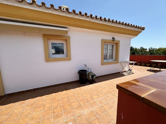 3 bedroom Penthouse for sale in San Pedro de Alcantara, Marbella with garage - € 550,000 (Ref: 9245873)