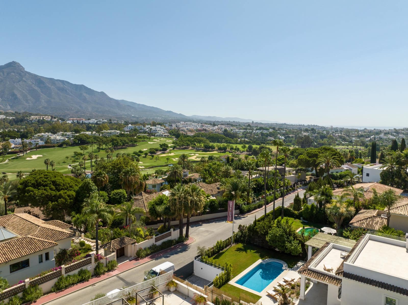 5 bedroom Villa for sale in Marbella with pool garage - € 2,750,000 (Ref: 9245874)