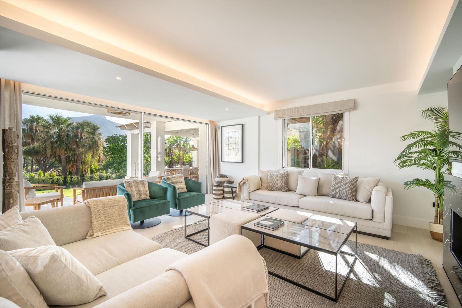 5 bedroom Villa for sale in Marbella with pool garage - € 2,750,000 (Ref: 9245874)