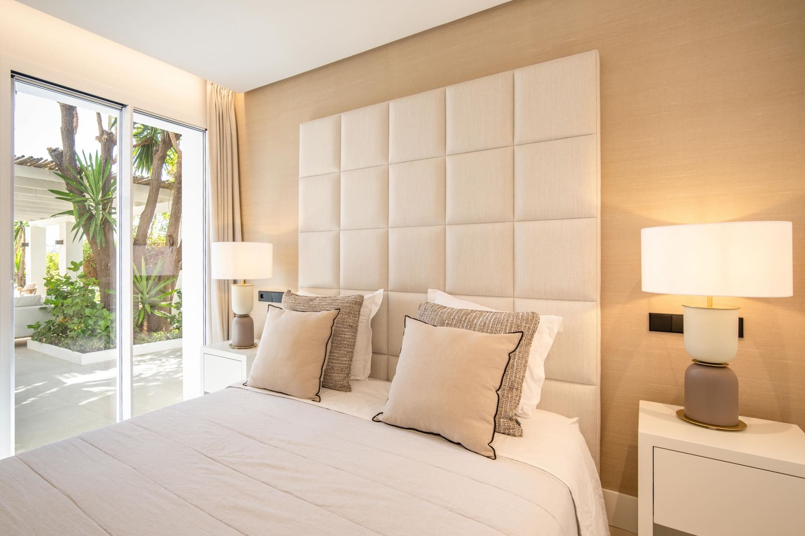 5 bedroom Villa for sale in Marbella with pool garage - € 2,750,000 (Ref: 9245874)