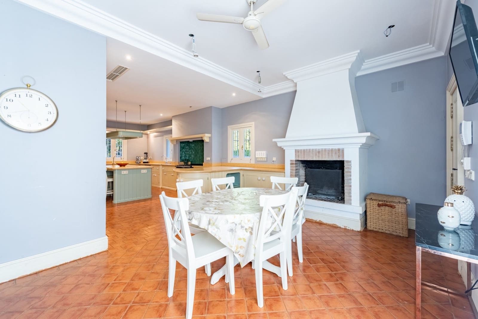 9 bedroom Villa for sale in Benahavis with pool garage - € 4,550,000 (Ref: 9245877)