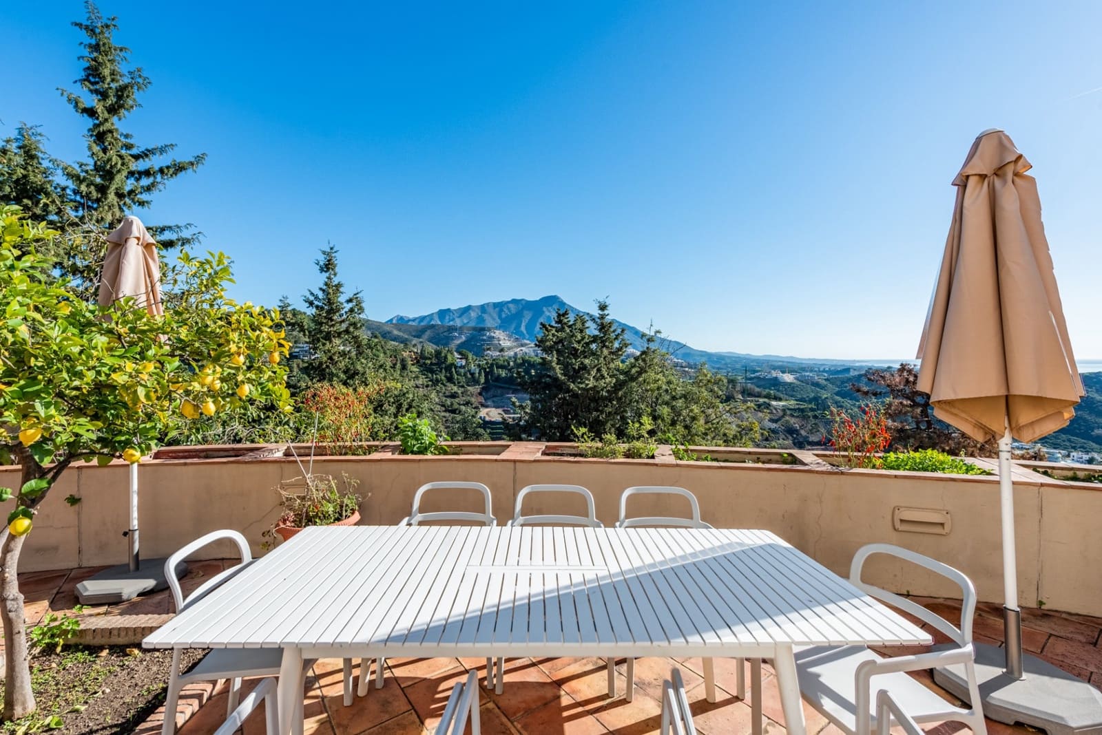 9 bedroom Villa for sale in Benahavis with pool garage - € 4,550,000 (Ref: 9245877)