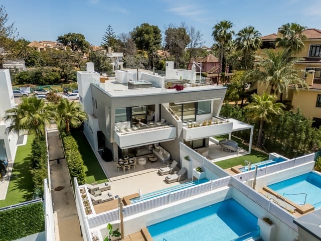 5 sovrum Semi-fristående Villa till salu i Puerto Banus, Marbella med pool garage - 2 750 000 € (Ref: 9245878)
