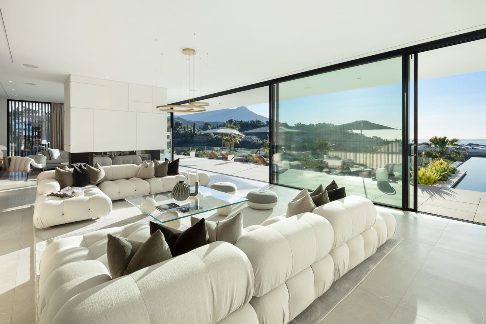 8 chambre Villa/Maison à vendre à El Madronal avec piscine garage - 11 500 000 € (Ref: 9245879)